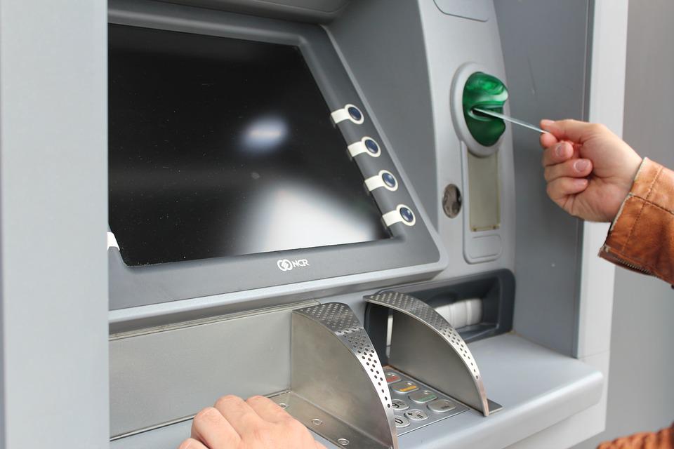 Banche, le AACC lanciano appello: urgono servizi bancomat a costi ridotti e trasparenti